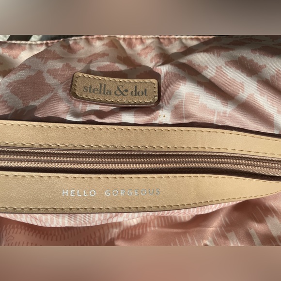 Riviera Tote - Metallic by Stella & Dot in Pristine Condition - Picture 4 of 6